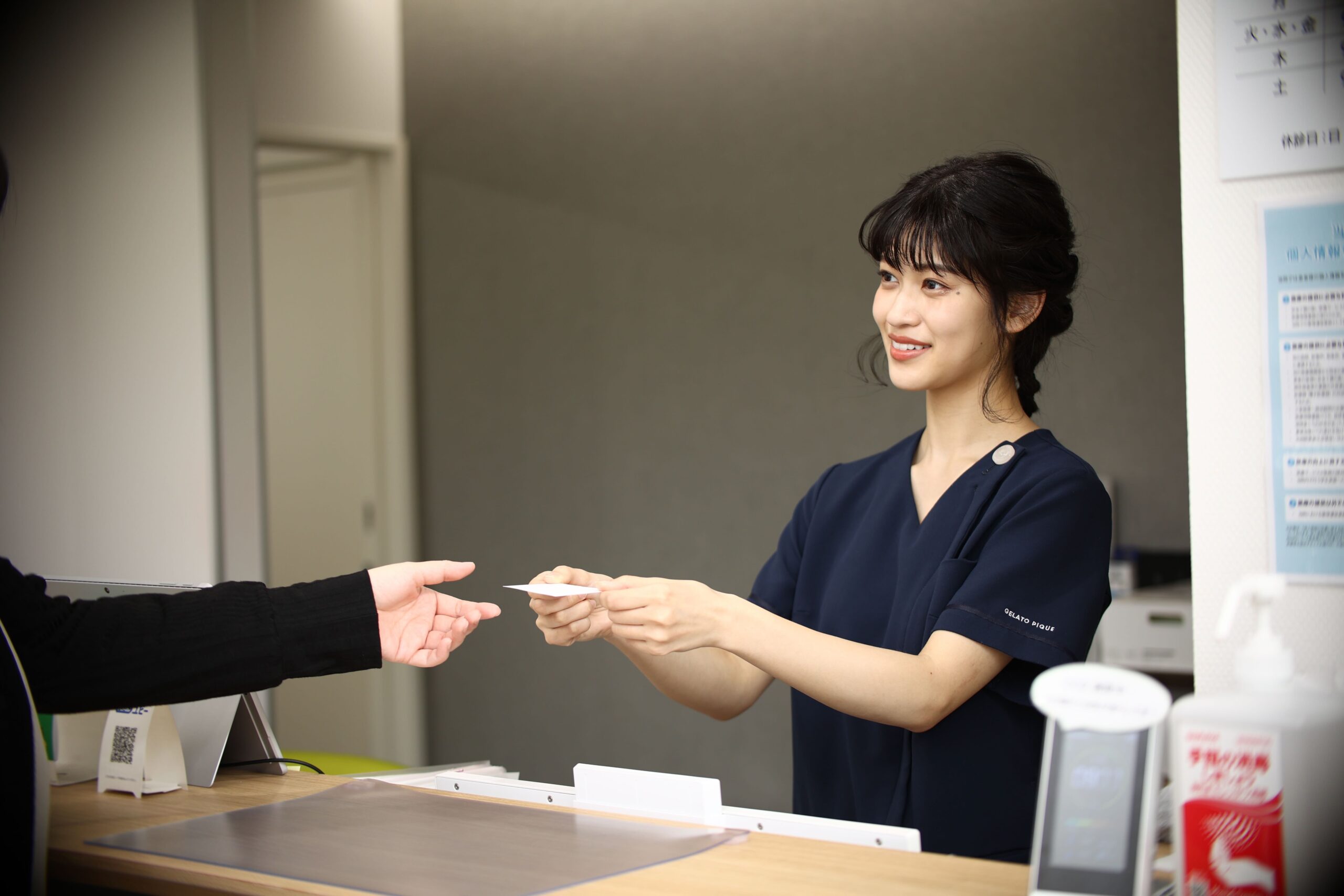 東李苑さん・受付